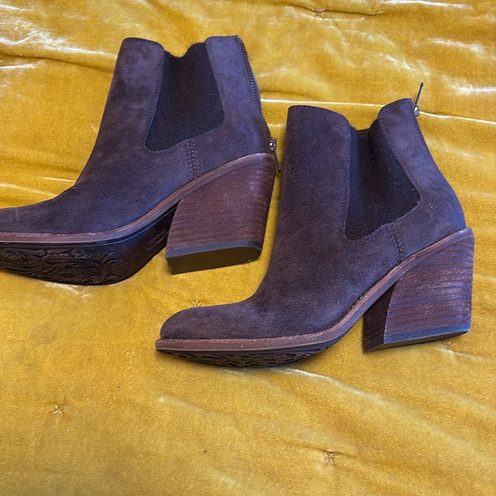 Brown Suede ankle booties. Size 7.5 Sofft brand.